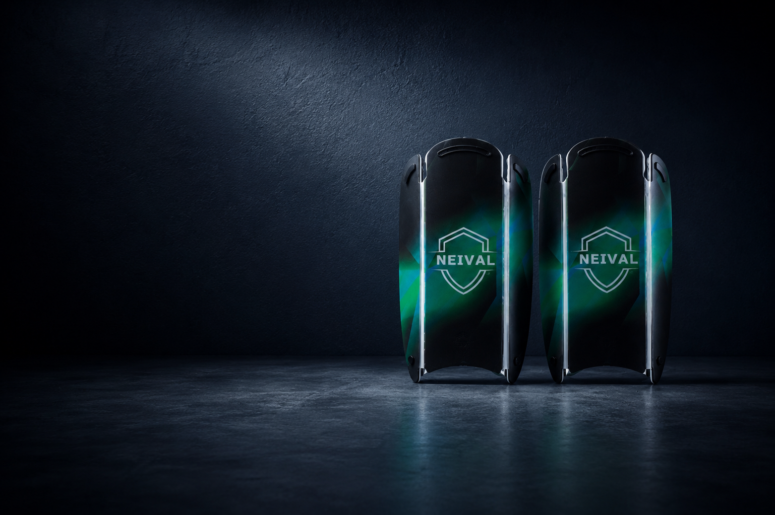 Espinilleras flexibles diseño Neival verde de fútbol en horizontal | NEIVAL SPORTS